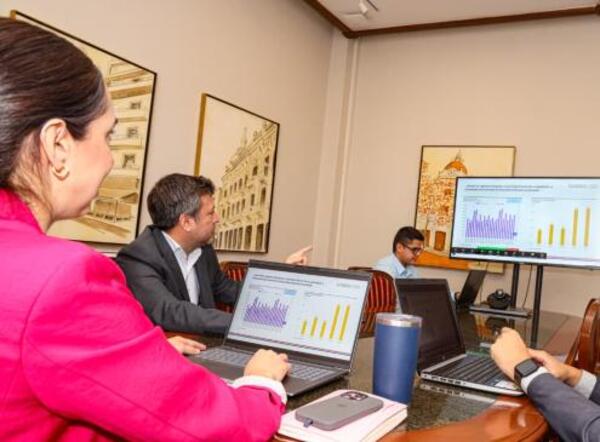 Déficit fiscal a noviembre se colocó en 1,3% del PIB, según Economía y Finanzas