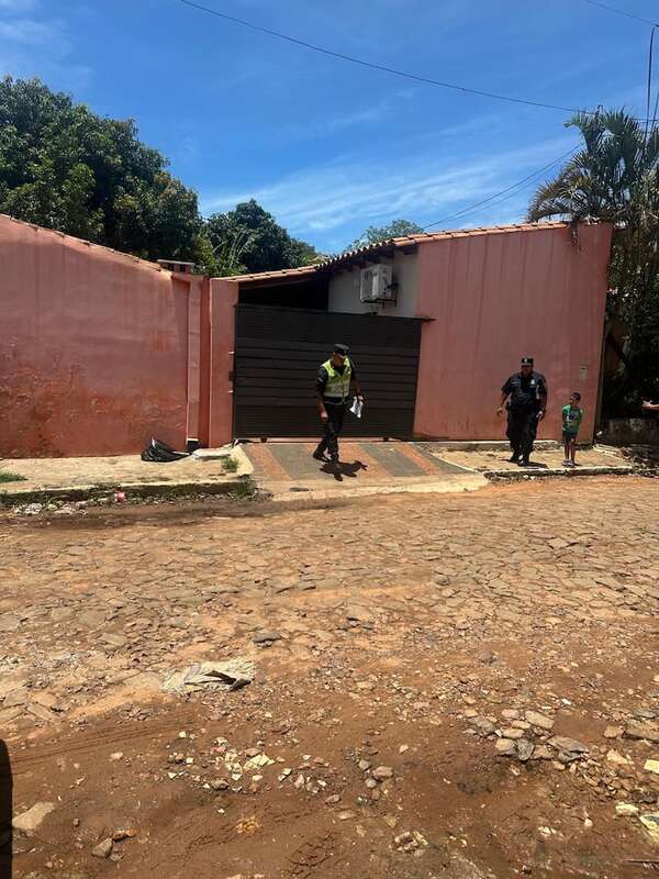 Atentan con bomba casera contra vivienda de candidato cartista de Luque - Política - ABC Color