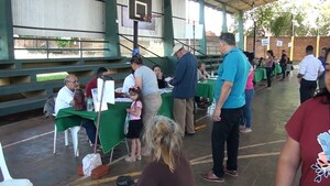 Entrega de bonos de la EBY se cumplió en el barrio San Pedro de Encarnación