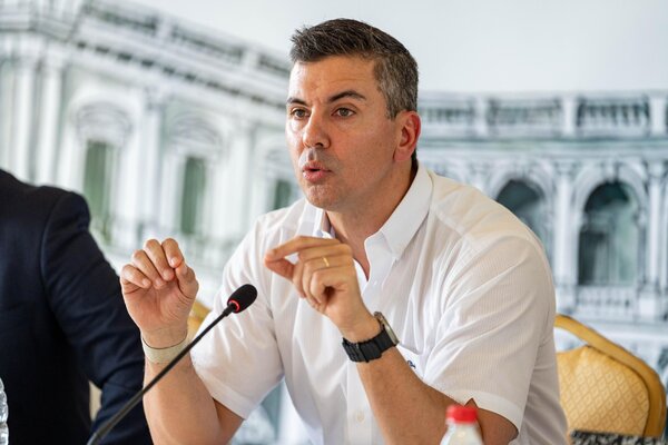 Santiago Peña destacó el éxito del plan de contingencia en beneficio de pasajeros