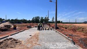 Obras alcanzan cerca del 30% de ejecución y avanza en servicios básicos