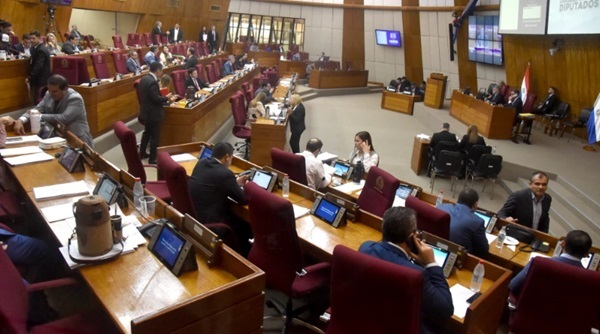 Diputados aprueban absorción de Repatriados por Relaciones Exteriores