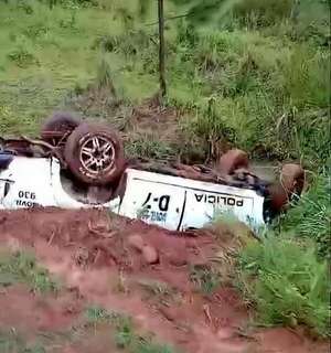 Patrullera cae en la cuneta de un camino vecinal en San Rafael del Paraná - Policiales - ABC Color