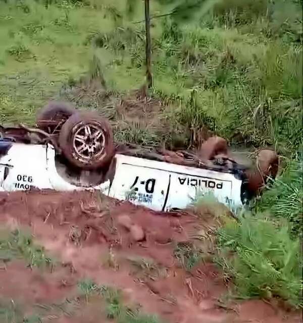 Patrullera cae en la cuneta de un camino vecinal en San Rafael del Paraná - Policiales - ABC Color