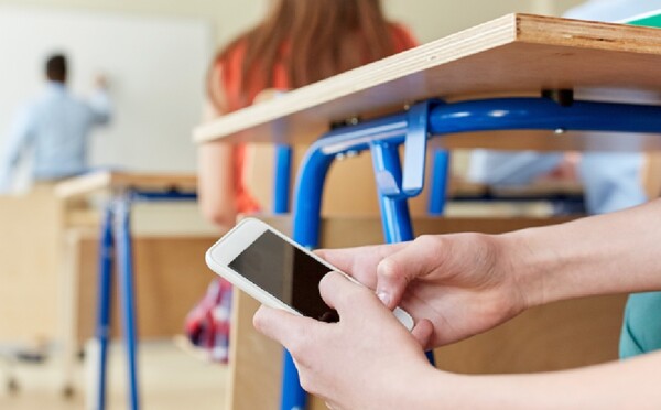La cámara de diputados dijo «NO» a los celulares en los colegios