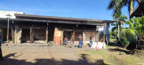 Incendio destruye casillas en la “Placita” de Encarnación - La Tribuna