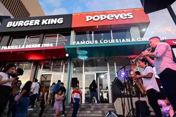 Burger King y Popeyes inauguran restaurante en barrio Mburucuyá - Empresariales - ABC Color