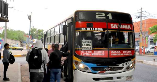 La Nación / Plan de contingencia atenúa impacto de huelga de choferes