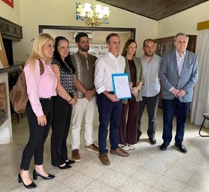 Oposición asegura unidad tras salida de precandidata