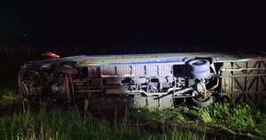 Diario HOY | Volcó bus que volvía de Camboriú repleto de alumnos: al menos dos fallecidos