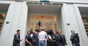 La Nación / AFA protesta contra el gobierno de Milei por investigación anticorrupción