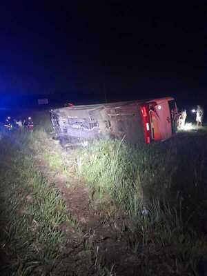 Tragedia en la ruta 2: vuelco de colectivo deja f4llecidos y heridos - Portal Digital Cáritas Universidad Católica