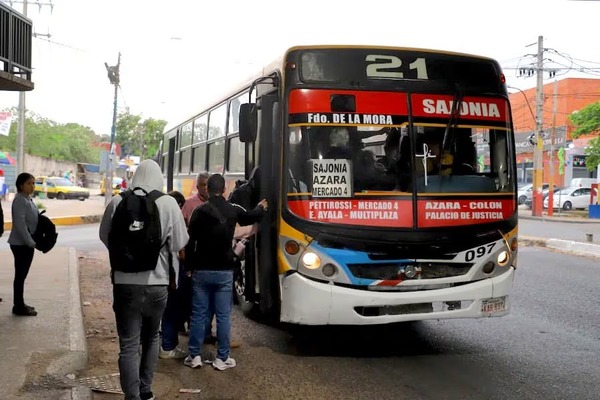 Huelga de choferes sigue con 50% de adhesión, según gremios; Gobierno estima 15% - ADN Digital