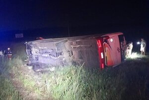 Vuelco de ómnibus con estudiantes: al menos dos fallecidos y varios heridos
