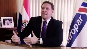 Socios del Club Centenario se plaguearon por el ingreso del presidente de Petropar