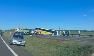 Falta de previsión de la Patrulla Caminera agravó el caos vial tras el vuelco en la Ruta PY02 - OviedoPress