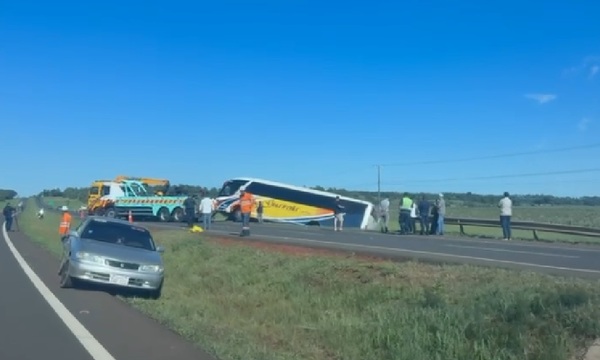 Falta de previsión de la Patrulla Caminera agravó el caos vial tras el vuelco en la Ruta PY02 - OviedoPress