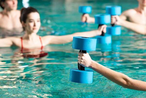 Los ejercicios de agua más divertidos para un fitness que no parece entrenamiento - Estilo de vida - ABC Color