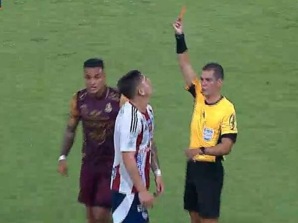 Vídeo: La expulsión con roja directa de Guillermo Paiva en la final - Fútbol Internacional - ABC Color