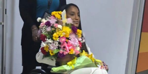 Popular / ¡Miss Jamaica volvió en silla de ruedas a su país luego de participar en Miss Universo!
