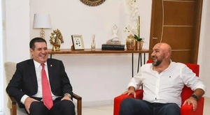 Imputado, Arévalo renuncia y apunta al comando cartista