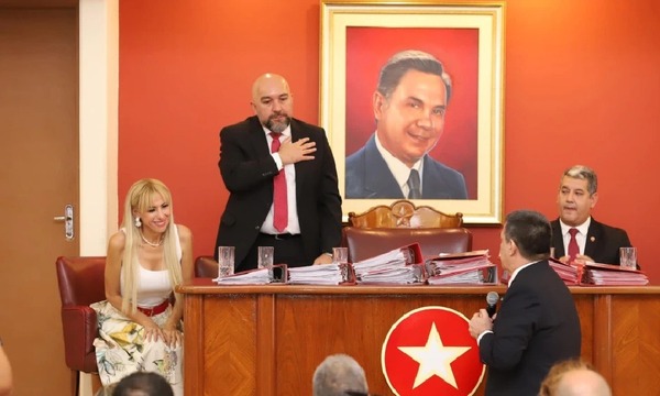 Molesto con la conducción, Orlando Arévalo renuncia a Honor Colorado