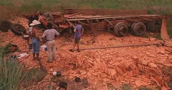 25 años después, el vuelco del bus de esta madrugada reaviva la peor tragedia rutera del país - trece