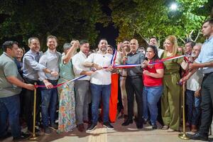 Popular / Bello le devuelve vida al corazón de Mburicao: reinauguran Plaza Naciones Unidas