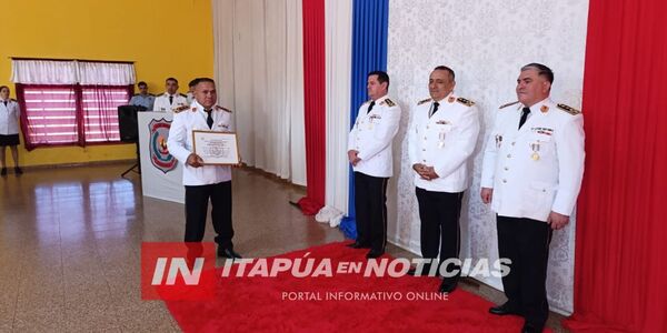 RECONOCIERON A POLICÍAS CON 30 AÑOS DE SERVICIO EN ITAPÚA