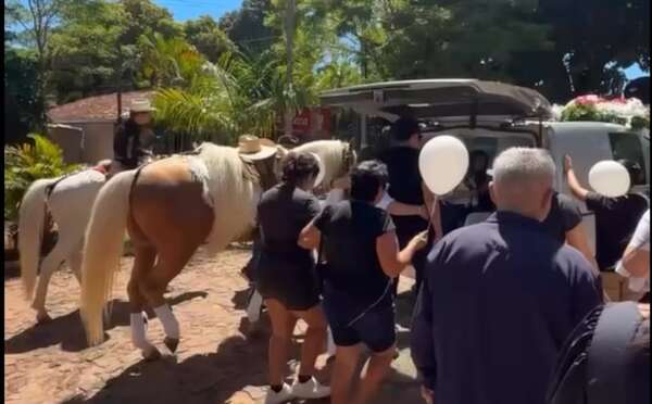 Video: así fue el último adiós a la amazona asesinada en Altos - Policiales - ABC Color