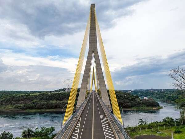 Con obras complementarias aún inconclusas, habilitarán el Puente de la Integración, este viernes - ABC en el Este - ABC Color