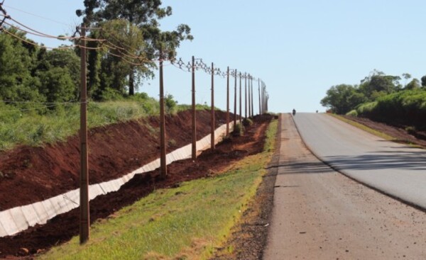 Mbaracayú: aplican hidrosiembra para reforzar la seguridad vial