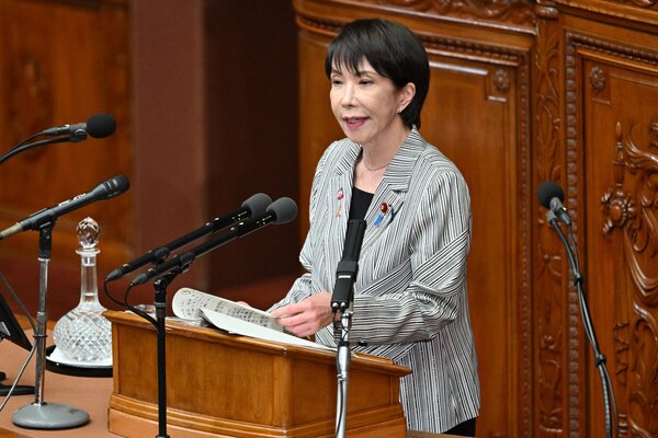 La primera ministra de Japón dice estar "abierta al diálogo" con China a pesar del aumento de la tensión