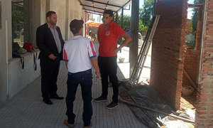 Municipalidad notifica cese de obra en vereda pública y reconoce error de fecha en el documento - OviedoPress