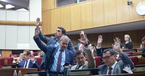 Debuta la nueva bancada colorada, pero no consigue tumbar los ascensos en la Policía