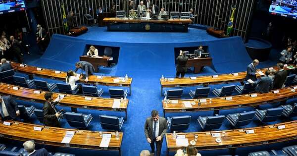 La Nación / El Senado brasileño avanza hacia una rebaja de pena para Bolsonaro