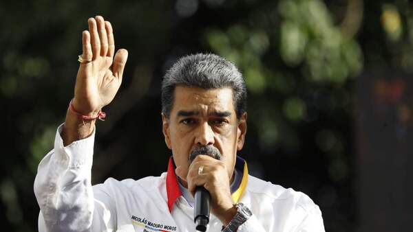 Maduro dice que seguirá el comercio de crudo y tacha de "guerrerista" declaración de Trump