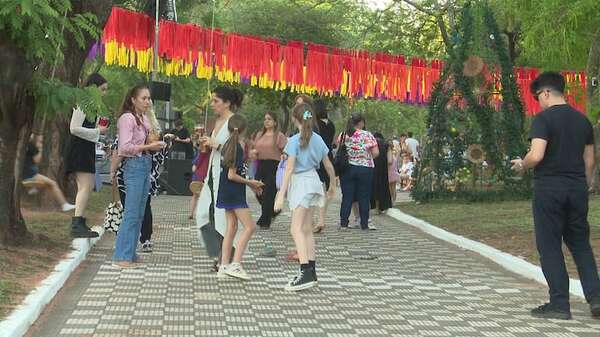 Tras años de abandono, vecinos recuperan y devuelven vida a la plaza Herminio Giménez - Nacionales - ABC Color