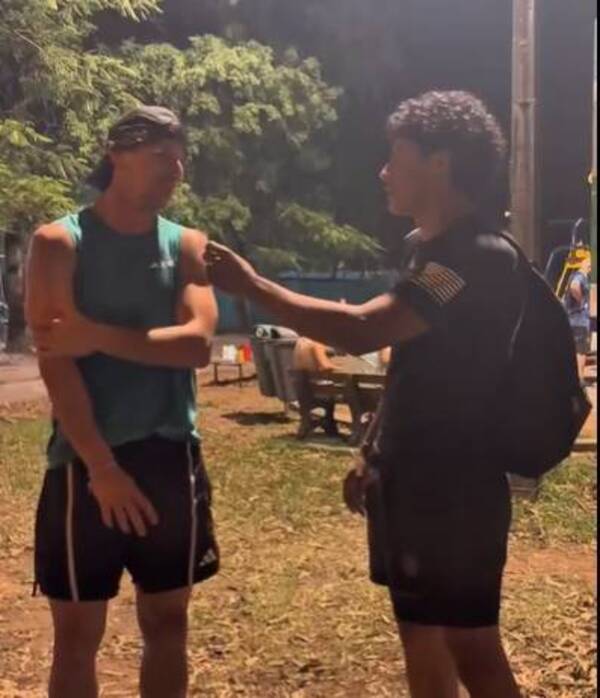 [VIDEO] Entrevistó a pelotero de la albirroja y pero no lo reconoció