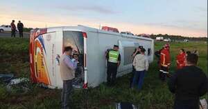 La Nación / Realizan pericia tras vuelco y las versiones se contradicen