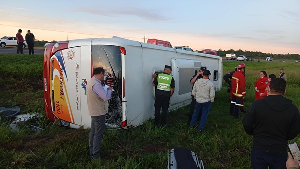 Tragedia Oviedo: dos muertos tras vuelco de bus escolar