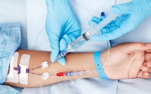 Hochul promulga ley de muerte asistida en Nueva York