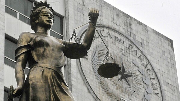 Rematan por G. 1 millón propiedad y dejan en la calle a mamá y dos hijos