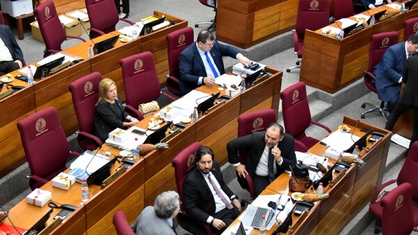 Aprueban ascensos de 34 policías, entre ellos 11 con antecedentes