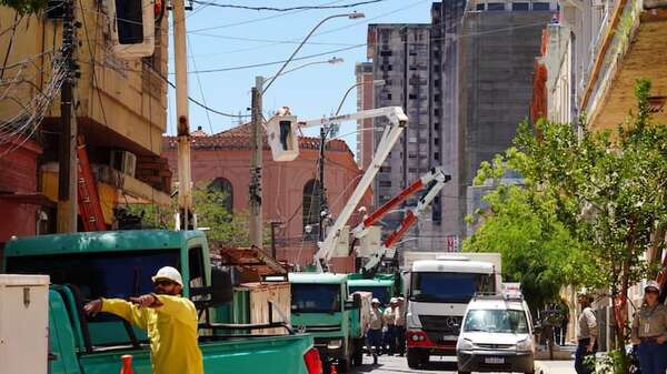 Cableado subterráneo: Santiago Peña y la Primera Dama supervisaron avances de la obra - Economía - ABC Color