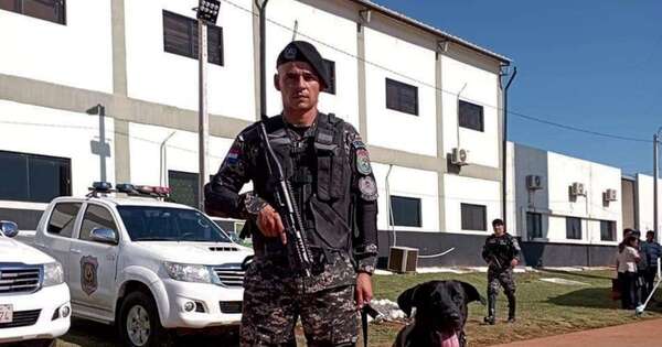 La Nación / Policía Nacional rinde homenaje a Martín Mendoza en el aniversario de Veneratio