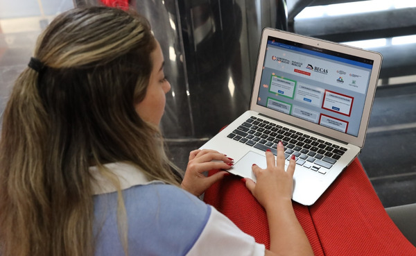 Becas del Gobierno 2026: 2.600 jóvenes ya se anotaron y esperan récord de postulaciones - ADN Digital