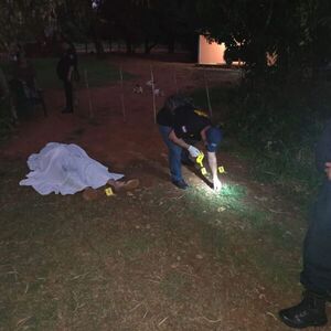 Popular / Hablaban frente a su casa y luego le enzoquetó 5 tiros