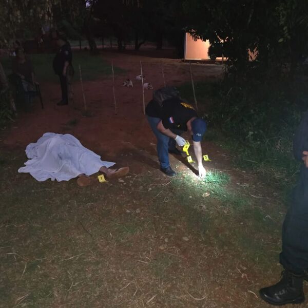 Popular / Hablaban frente a su casa y luego le enzoquetó 5 tiros