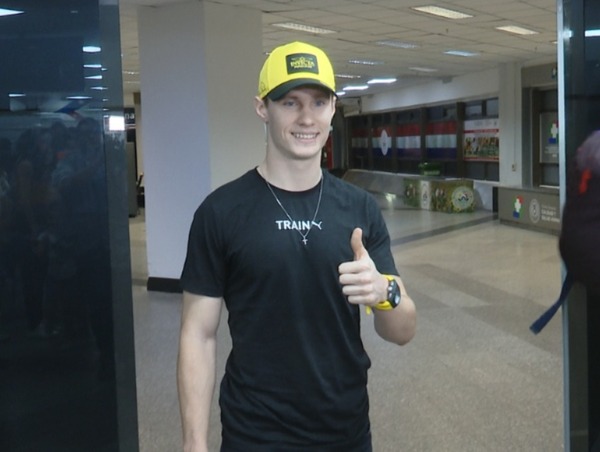 Joshua ya está en el país: "El sueño de llegar a Fórmula 1 sigue firme” - trece